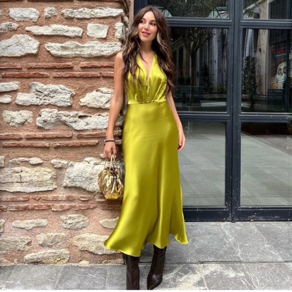 NWT // BLOGGERS FAVE Zara Satin Halter Dress - Picture 4 of 7